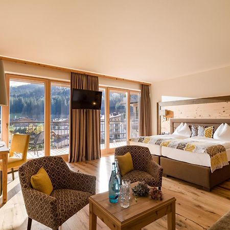 Hotel Zentral ****superior Kirchberg in Tirol Esterno foto
