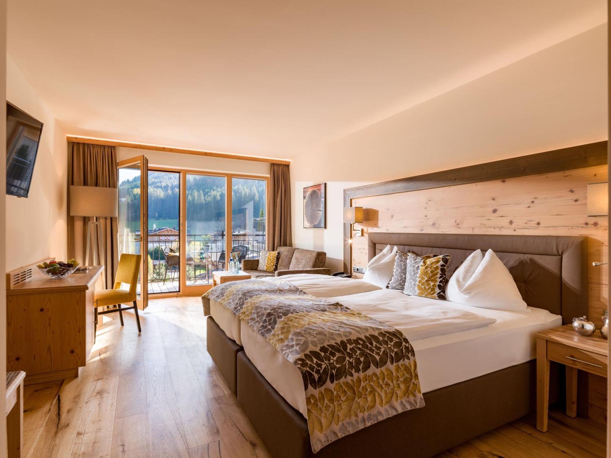 Hotel Zentral ****superior Kirchberg in Tirol Esterno foto