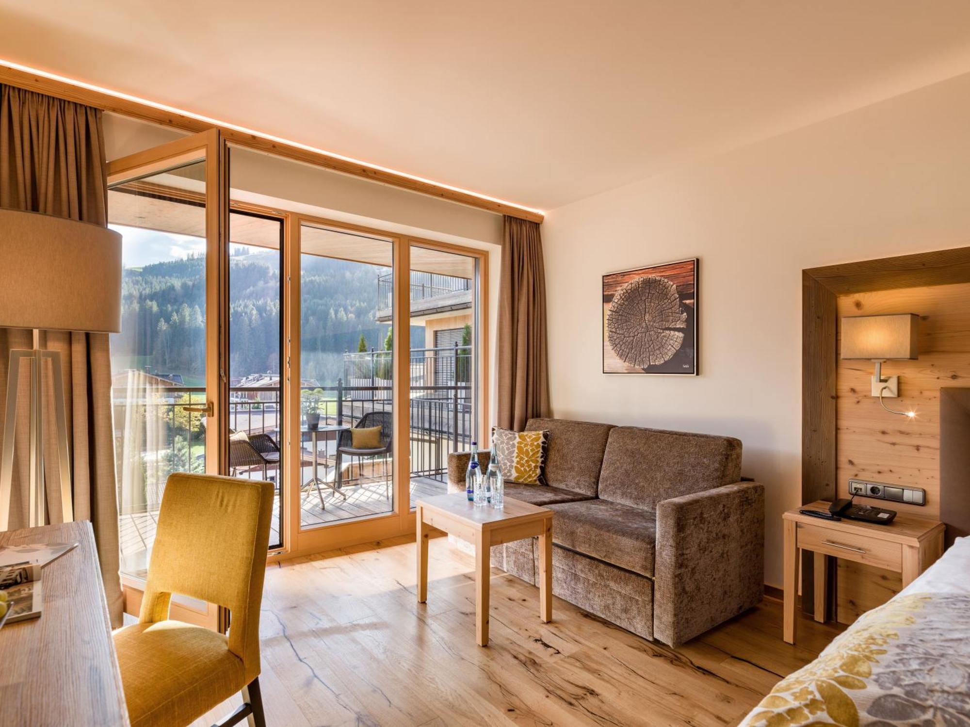 Hotel Zentral ****superior Kirchberg in Tirol Esterno foto