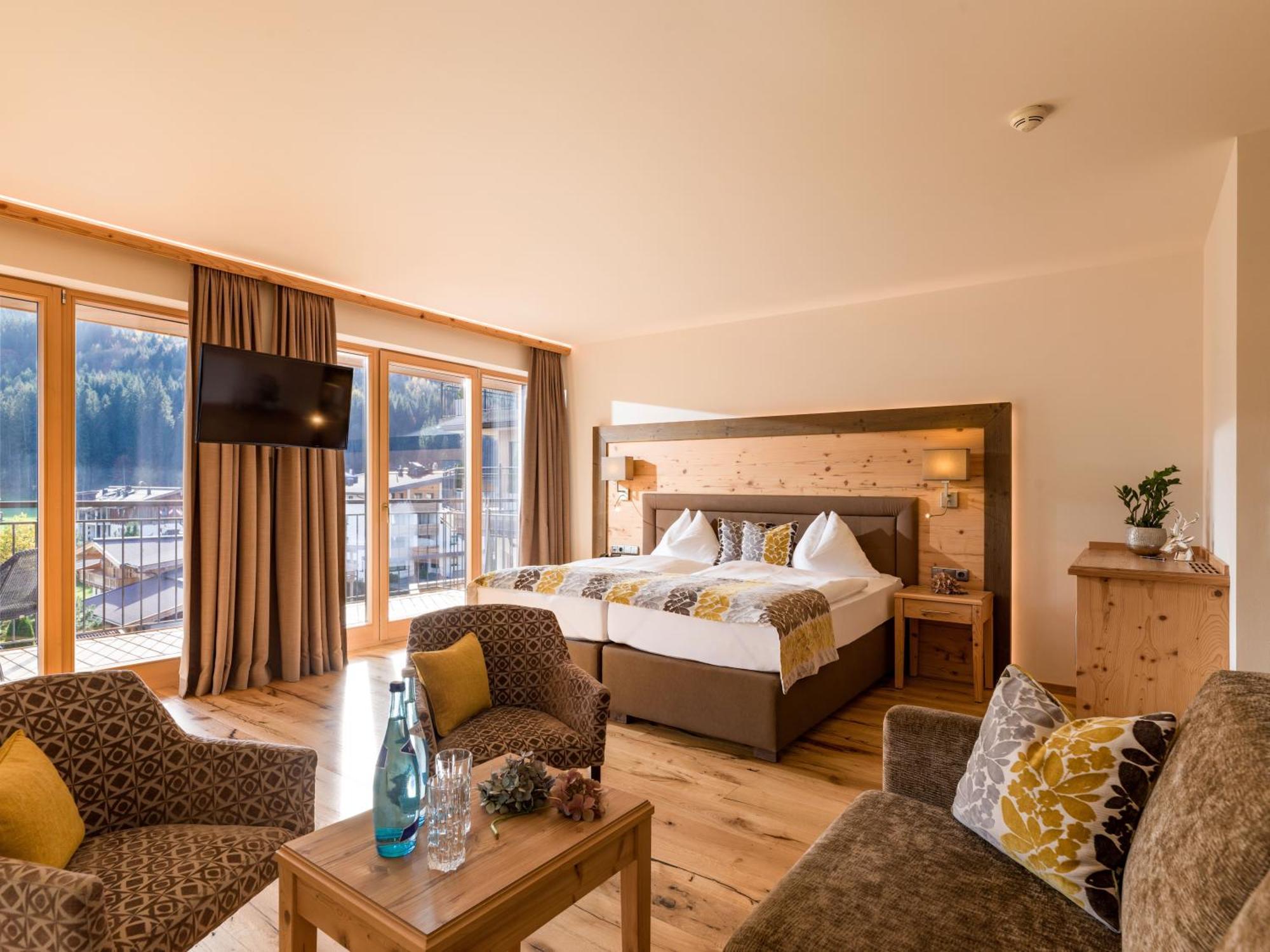 Hotel Zentral ****superior Kirchberg in Tirol Esterno foto